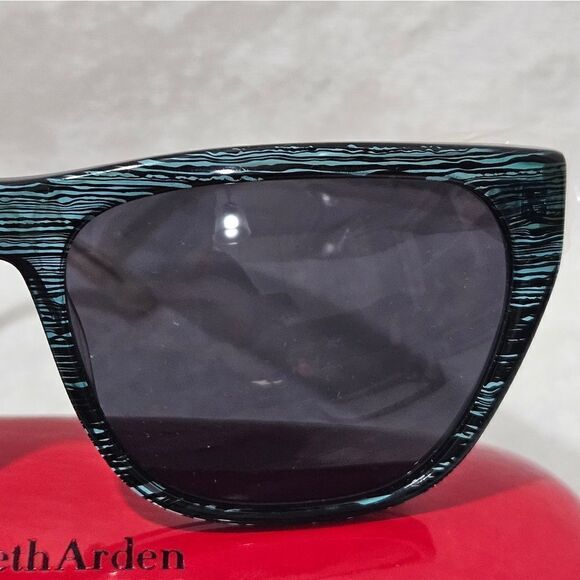 🕶Elizabeth Arden, Aqua stripe sunglasses. - Picture 4 of 10